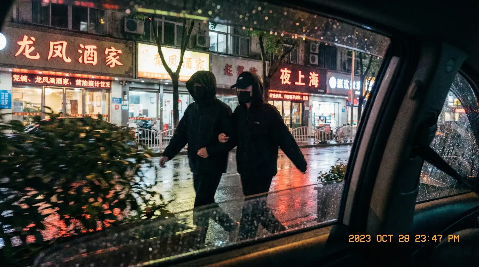 500彩票平台 - 顶流明星深夜密会现场抓拍照片